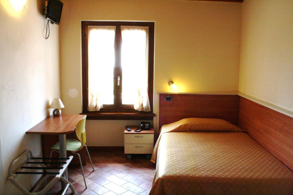 Bed&Wine Hotel Negrar Phòng bức ảnh